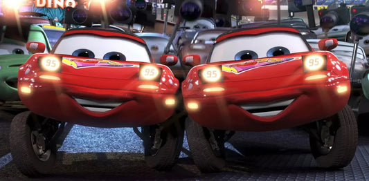 Tia et Mia : les jumelles fans de Flash McQueen